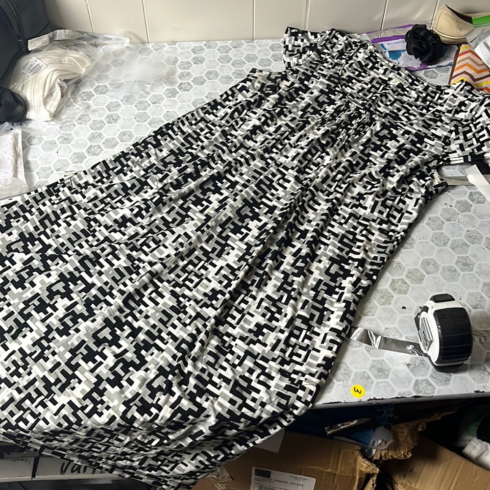 TriBeCa Medium Black White Patterned Cap Sleeve Dress